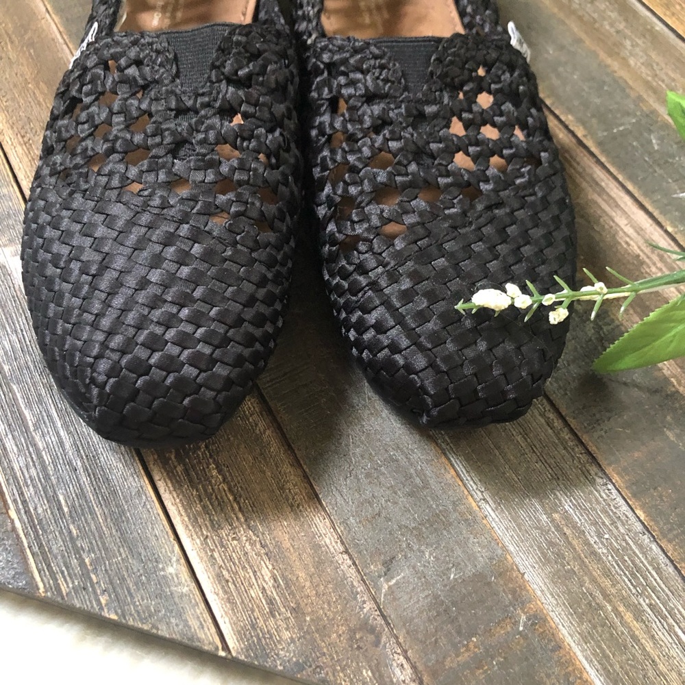 TOMS Women's Black Woven Shoes - Picture 3 of 6